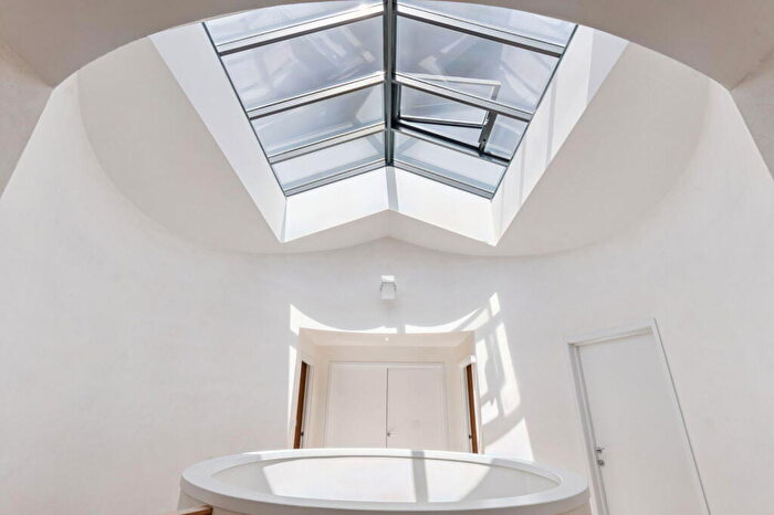 5 Bedroom Detached House For Sale In Hollow Way Lane, Amersham, Buckinghamshire., HP6