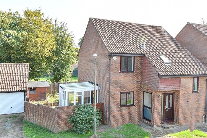 3 Bedroom Detached House For Sale In Bulrush Close, Walderslade, Chatham, Kent, ME5