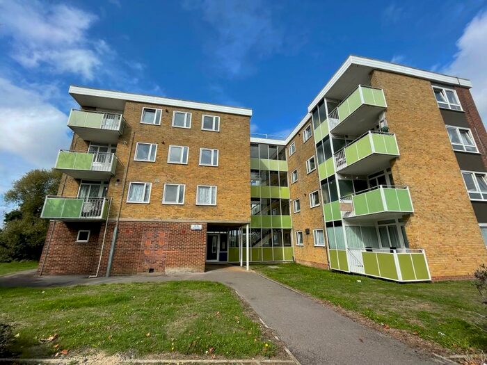 2 Bedroom Flat To Rent In Herrick Close, Thornhill, SO19