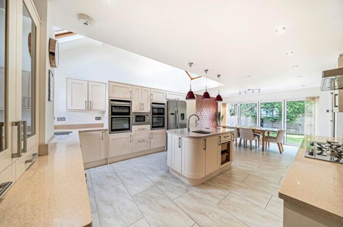 4 Bedroom House For Sale In Raydean Road, New Barnet, EN5