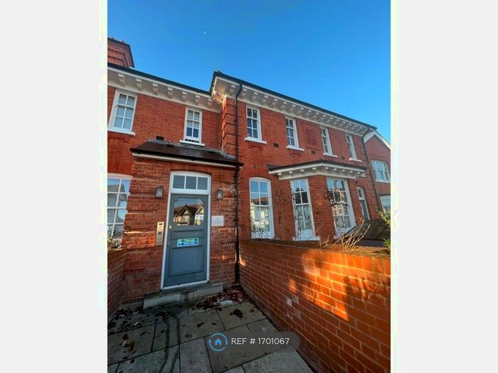 1 Bedroom Flat To Rent In The Old Station, Westcliff-On-Sea, SS0