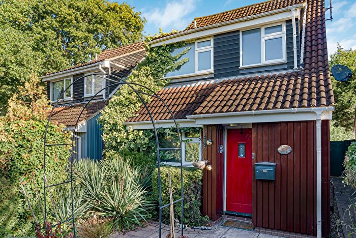 4 Bedroom Detached House For Sale In Steeplefield, Leigh-On-Sea, SS9