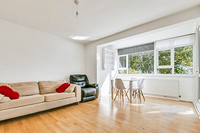 3 Bedroom Flat To Rent In Weydown Close, London, SW19