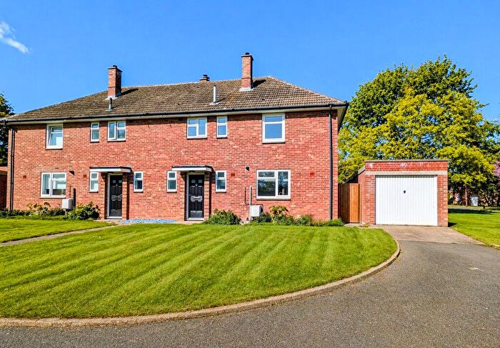 3 Bedroom Semi Detached House To Rent In Tedder Close, Watton, IP25