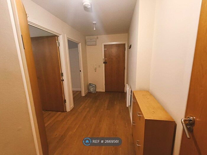 2 Bedroom Flat To Rent In Yoxford Court, Chadwell Heath, Romford, RM6