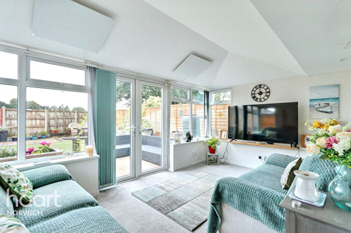 2 Bedroom Semi-Detached Bungalow For Sale In Ellinor Road, Norwich, NR28