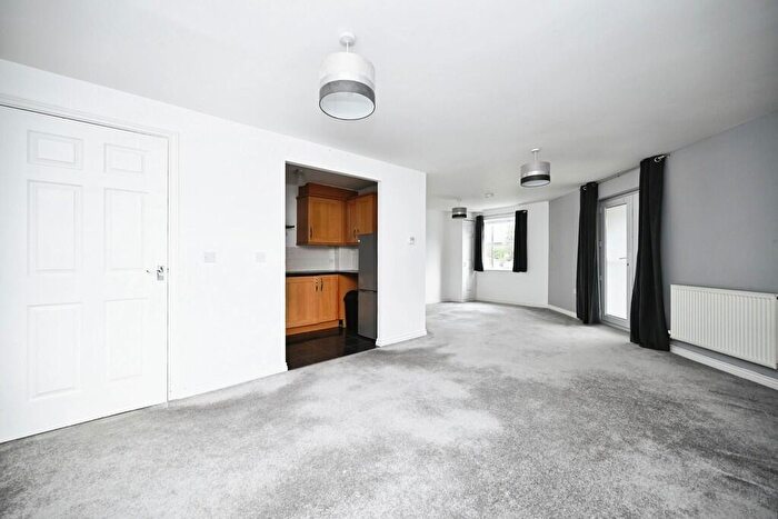 2 Bedroom Flat For Sale In Dunster Close, Rugby, CV22