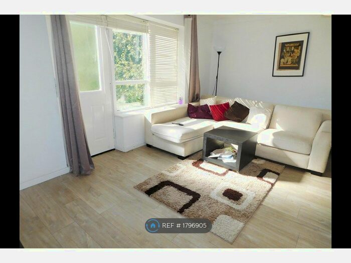 1 Bedroom Flat To Rent In Summerseat Close, Salford, M5