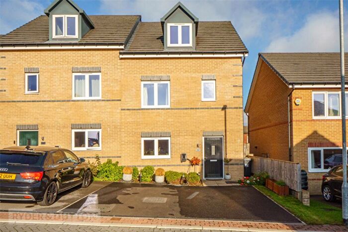4 Bedroom Semi Detached House For Sale In Turnstone Way, Crosland Moor, Huddersfield, West Yorkshire, HD4
