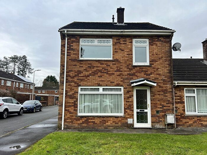 3 Bedroom Semi-Detached House To Rent In Rhodfa Frank, Gwyn Fryn Estate, Ammanford, Carmarthenshire., SA18