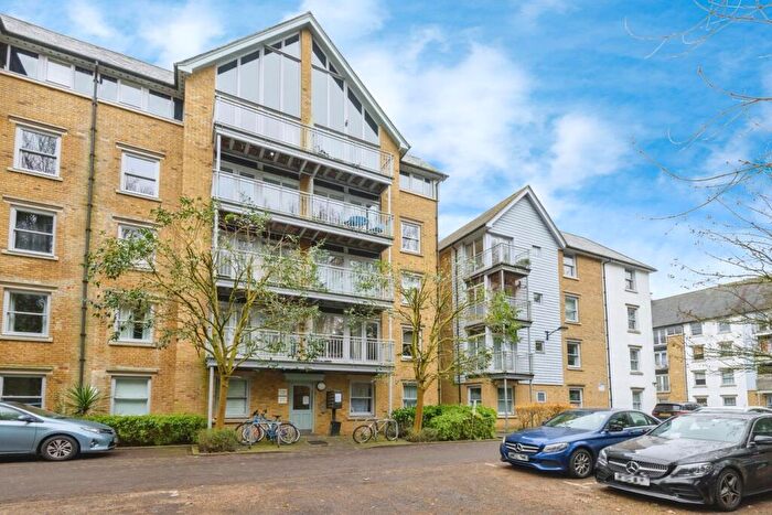 3 Bedroom Flat For Sale In St Andrews Close, Canterbury, CT1