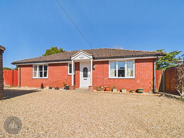 3 Bedroom Detached Bungalow For Sale In Mitre Close, Woolpit, IP30