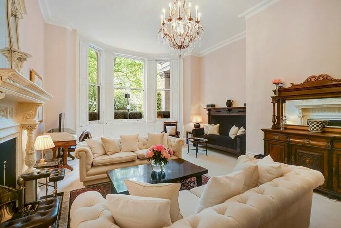 2 Bedroom Flat To Rent In Ennismore Gardens, London, SW7
