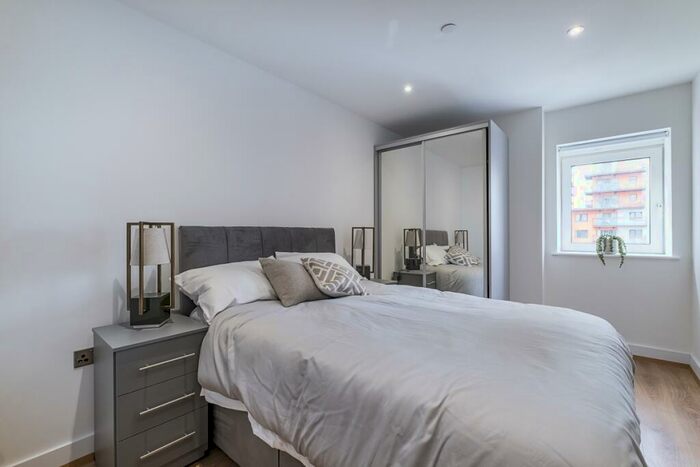 2 Bedroom Flat To Rent In Woolwich Church Street Woolwich, SE18