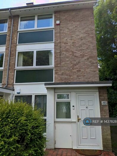3 Bedroom Maisonette To Rent In Lawnside, London, SE3