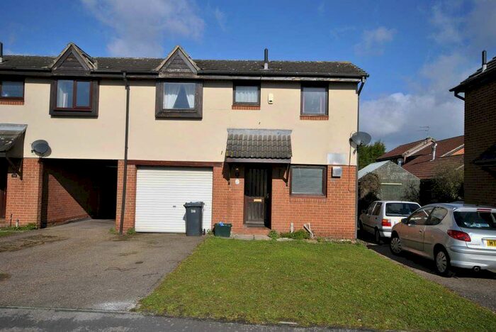 2 Bedroom Semi-Detached House To Rent In Broadwater Drive, Dunscroft, Doncaster, DN7