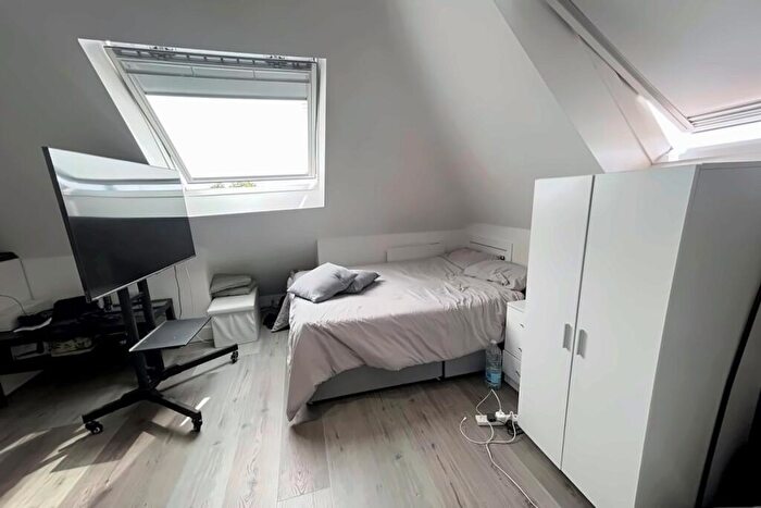 Flat To Rent In Station Road, Mill Hill, NW7