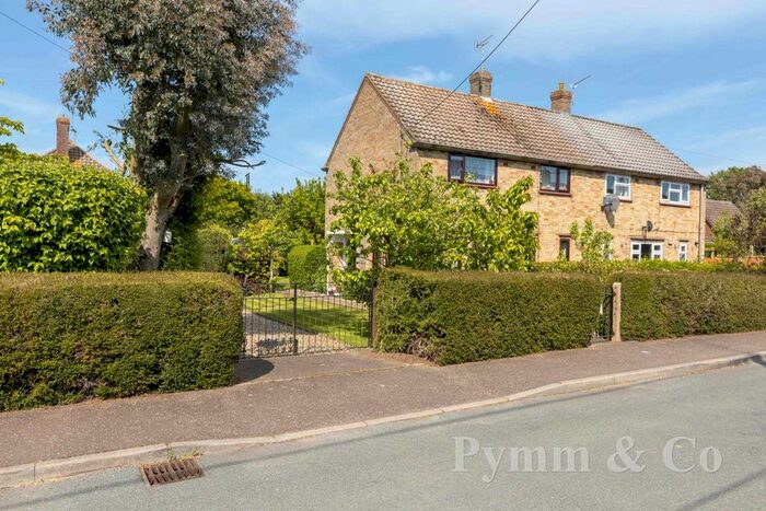 3 Bedroom Semi-Detached House For Sale In Kingsway, North Walsham, NR28