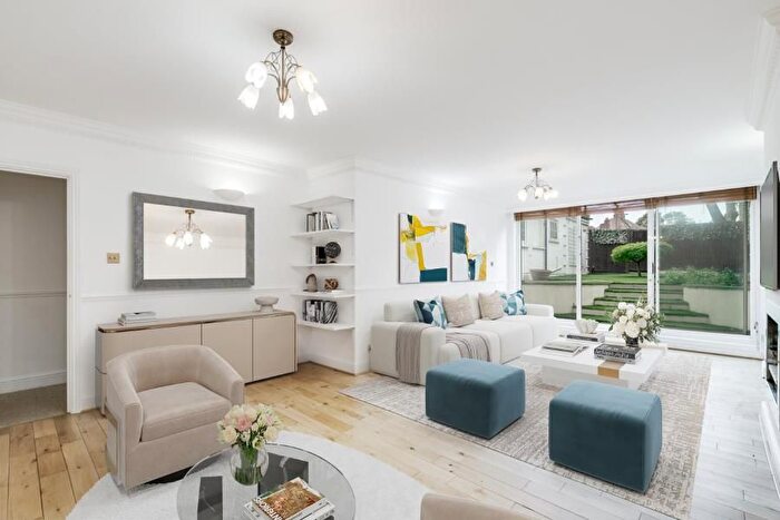 3 Bedroom Flat To Rent In Platts Lane, Hampstead, NW3