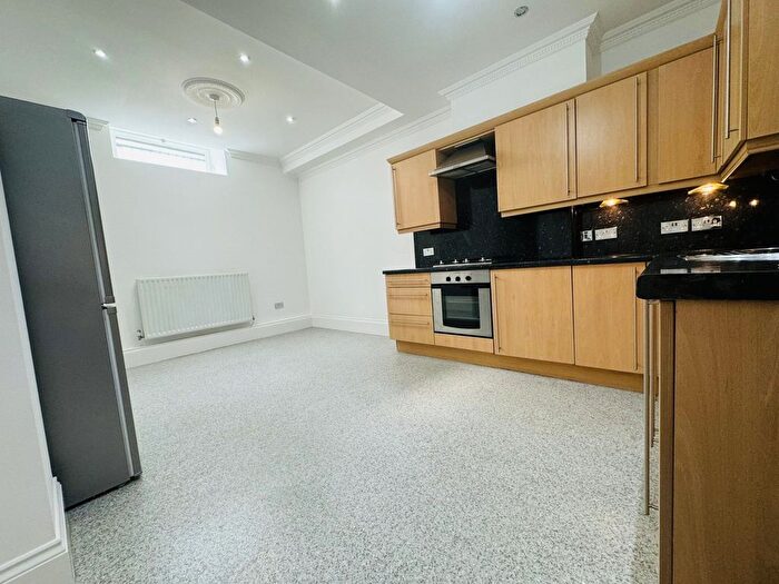 2 Bedroom Flat To Rent In Manse Road, London, N16