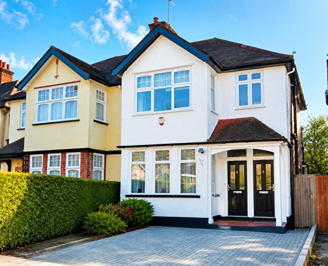 1 Bedroom Flat For Sale In Goodwyn Avenue, Mill Hill, NW7