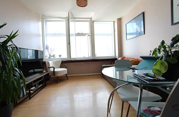 2 Bedroom Flat To Rent In Newington Causeway, Elephant And Castle, SE1