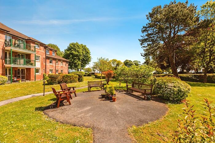 1 Bedroom Flat For Sale In Mayals Road, Blackpill, Swansea, SA3