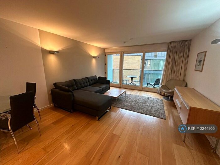 2 Bedroom Flat To Rent In Lumiere Building, Manchester, M15