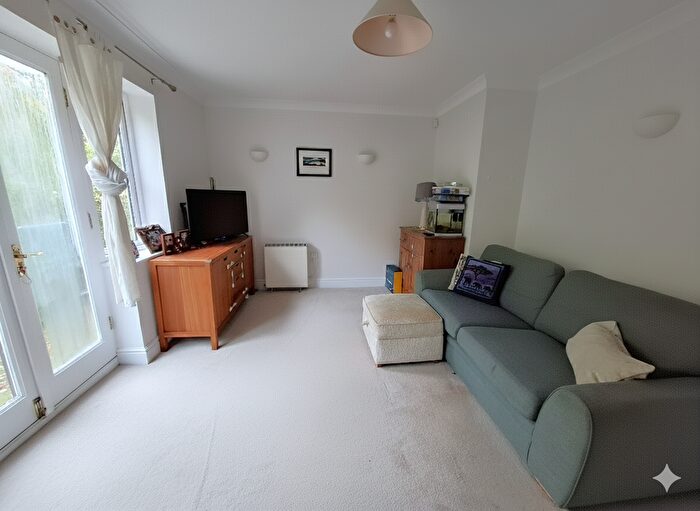 2 Bedroom Flat To Rent In Vale Farm Road, Woking, GU21