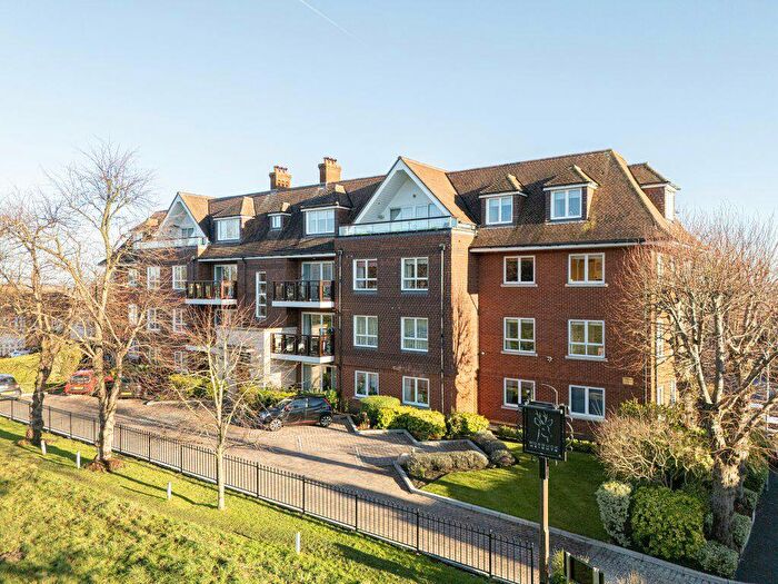 2 Bedroom Flat To Rent In Buckhurst Hill, IG9