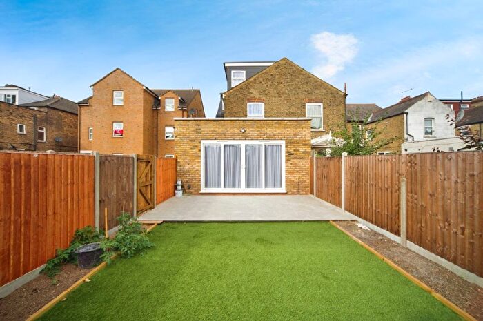 2 Bedroom Flat To Rent In Derby Road, Enfield, Greater London, EN3