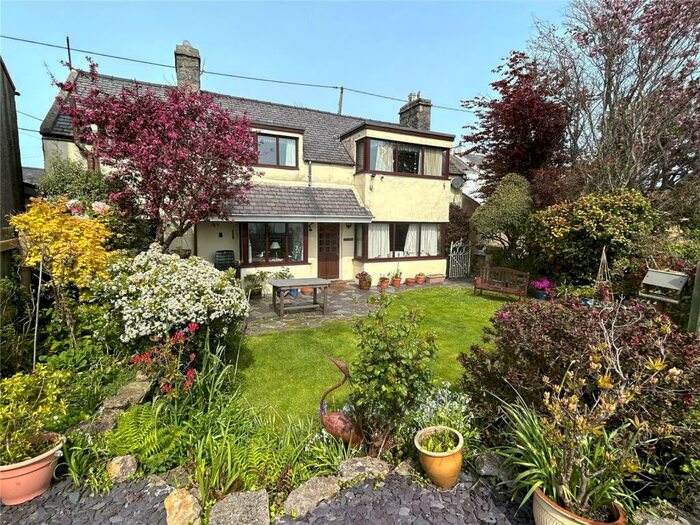 3 Bedroom Detached House For Sale In Lon Swnt, Moelfre, Anglesey, Sir Ynys Mon, LL72