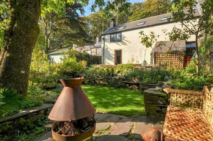 2 Bedroom End Of Terrace House For Sale In Dinorwic Cottages, Dinorwic, Caernarfon, Gwynedd, LL55