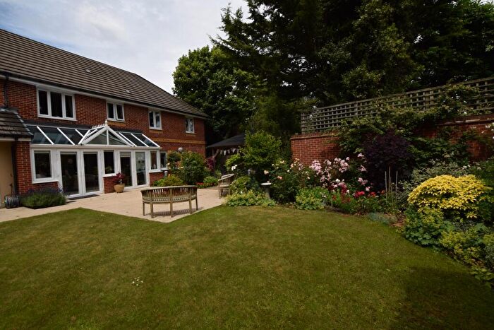 1 Bedroom Apartment For Sale In Clover Leaf Court, Ackender Road, Alton, Hampshire, GU34