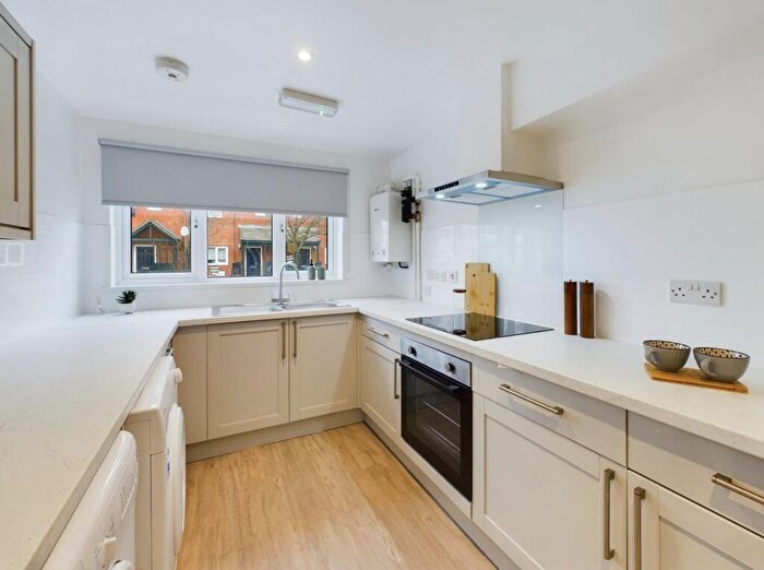 6 Bedroom House To Rent In Sage Road, Leicester, LE2