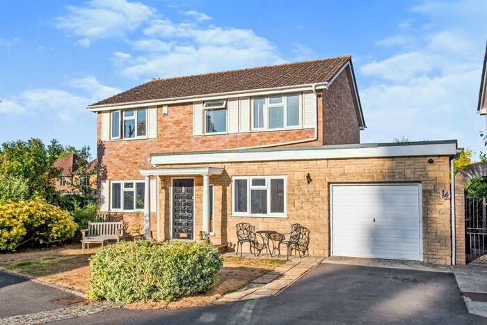 4 Bedroom Detached House For Sale In Beagles Close, Gosford, Kidlington, OX5