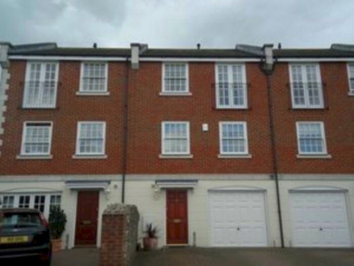 3 Bedroom Property To Rent In Mead Court, Bognor Regis, PO22