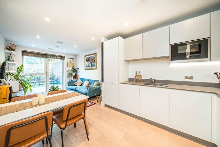 1 Bedroom Flat For Sale In Brixton Road, Brixton, SW9