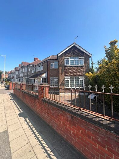 5 Bedroom Semi-Detached House To Rent In Horns Road, Ilford, IG6