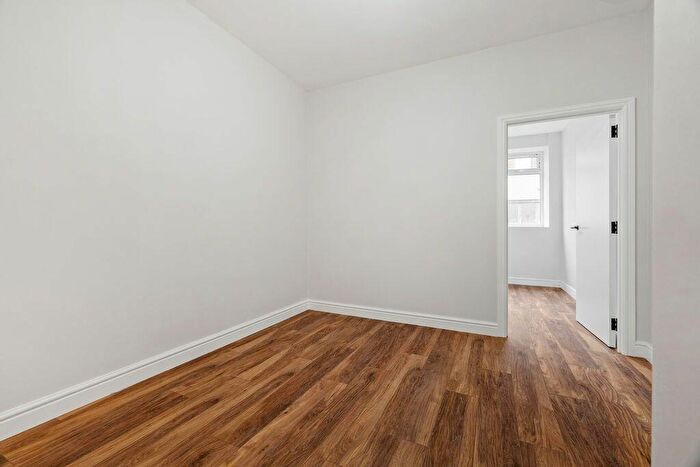 1 Bedroom Flat For Sale In Knights Hill, London, SE27