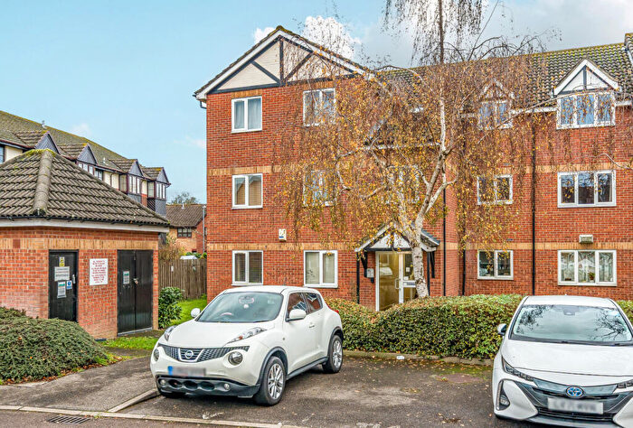 2 Bedroom Apartment For Sale In Foxglove Way, Wallington, SM6