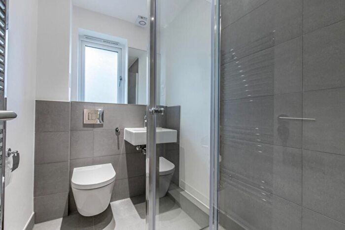 Flat To Rent In Jerome Court, The Limes Avenue, N11