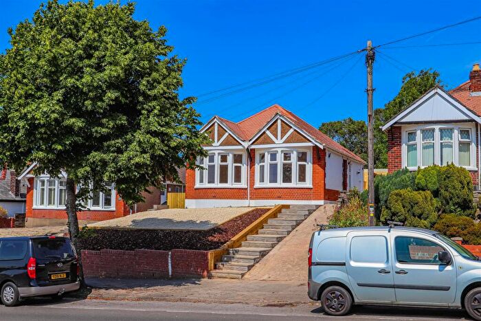 3 Bedroom Bungalow To Rent In Pontypridd Road, Barry, CF62
