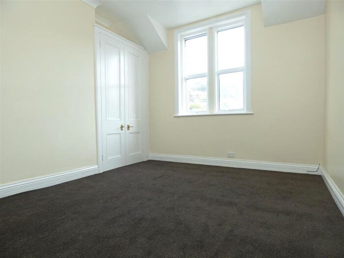1 Bedroom Flat To Rent In Folkestone Road, Dover, CT17