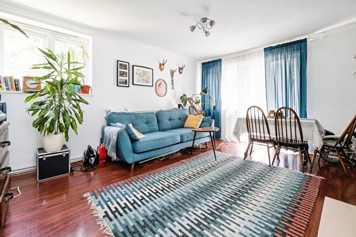 2 Bedroom Flat For Sale In Brading Crescent, London, London, E11
