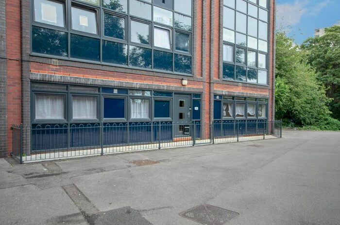 2 Bedroom Flat To Rent In Southbrook Rise, Millbrook Road East, Southampton, SO15