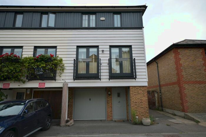 3 Bedroom End Of Terrace House To Rent In Belvedere Road, Faversham, Kent, ME13