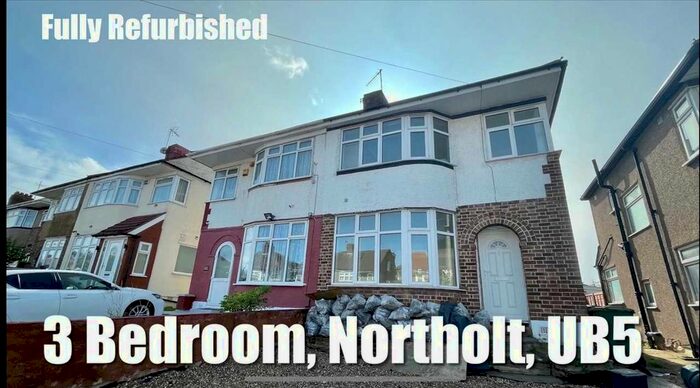 3 Bedroom Semi-Detached House To Rent In The Heights, Northolt, UB5