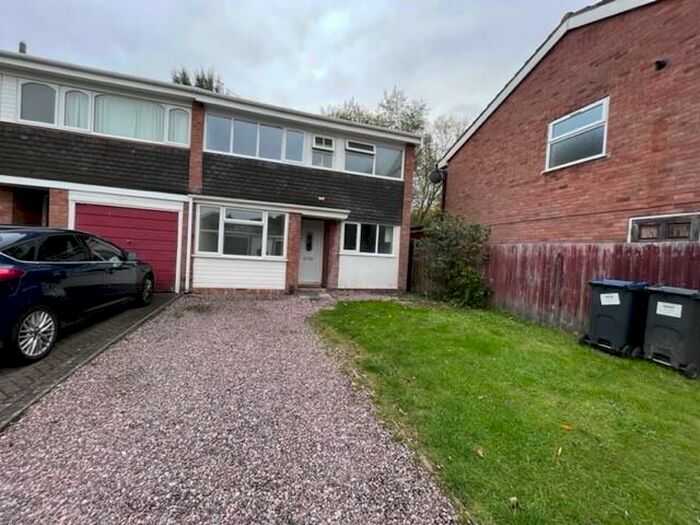 4 Bedroom House To Rent In Derry Close, Birmingham, B17
