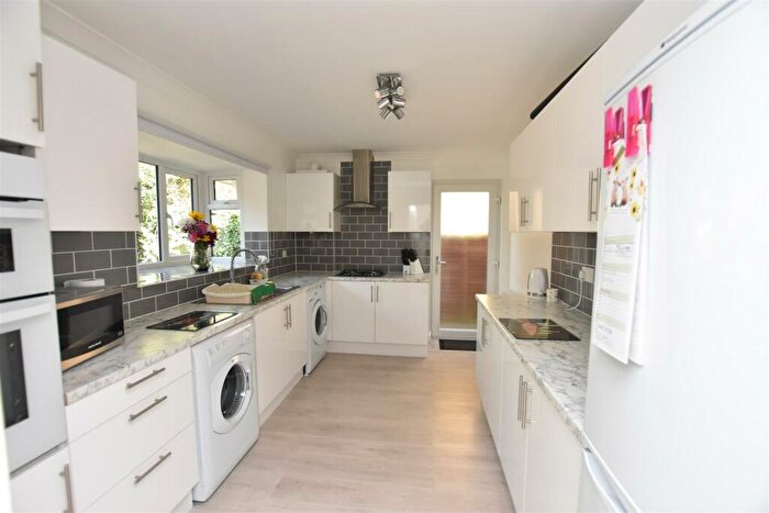 3 Bedroom Detached Bungalow For Sale In Private Setting - Rainbow Road, Canvey Island, SS8